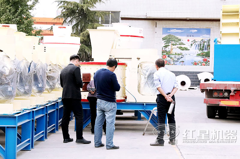 紅星立式復合破碎機價格合理，客戶選型